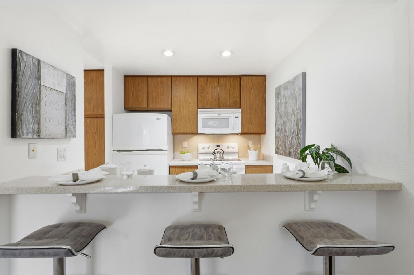 Detail Gallery Image 8 of 26 For 1494 Four Oaks Cir, San Jose,  CA 95131 - 1 Beds | 1 Baths