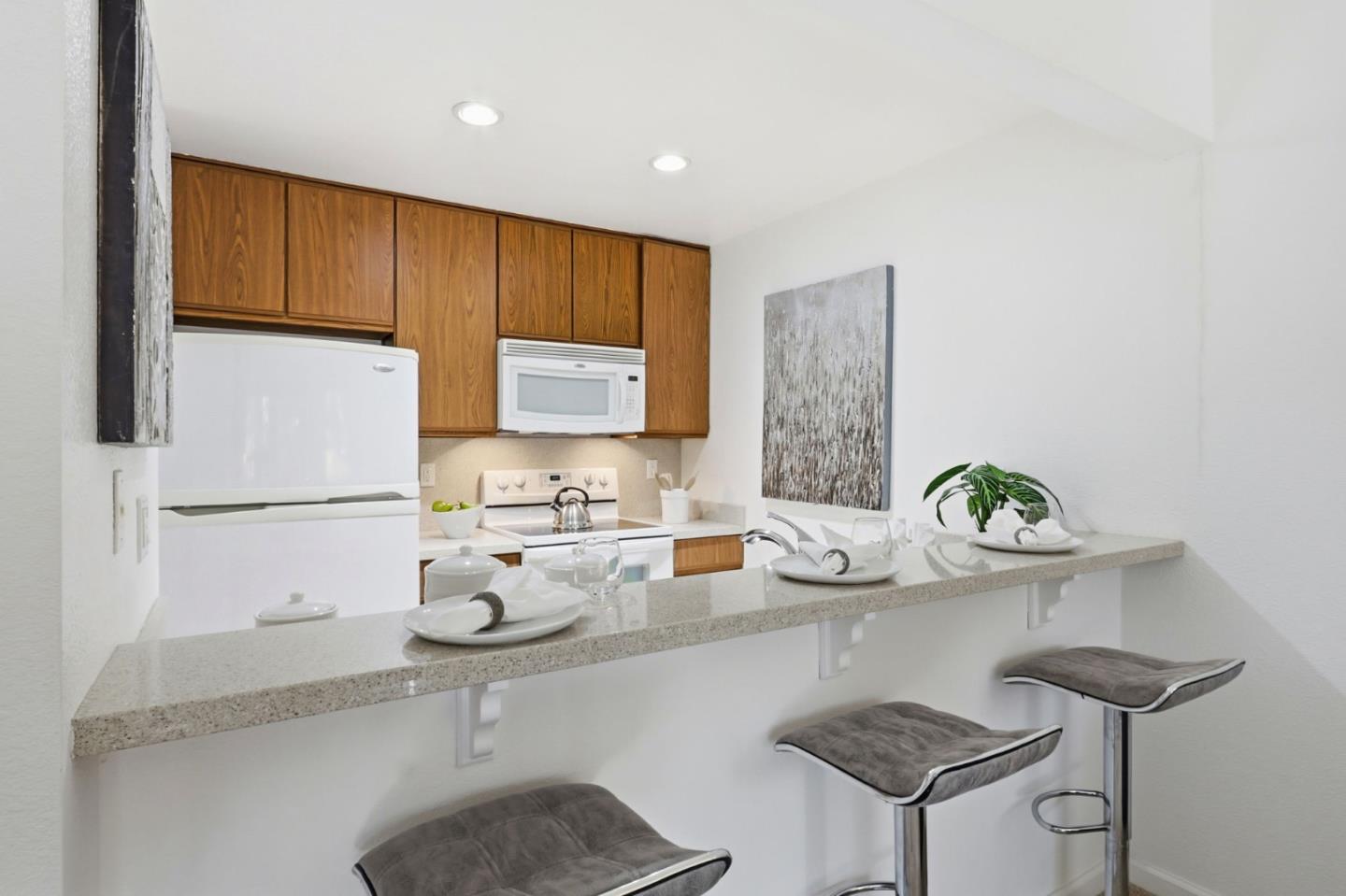 Detail Gallery Image 9 of 26 For 1494 Four Oaks Cir, San Jose,  CA 95131 - 1 Beds | 1 Baths