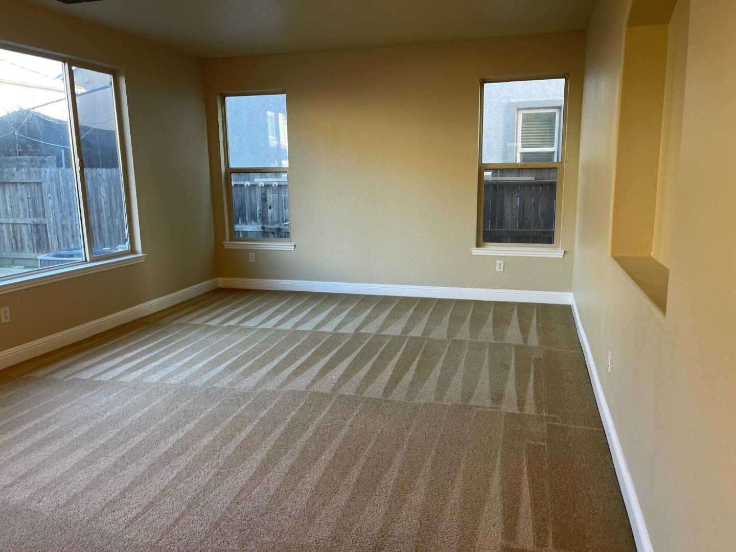 Detail Gallery Image 4 of 13 For 8747 Gessnger Dr, Elk Grove,  CA 95624 - 4 Beds | 3 Baths