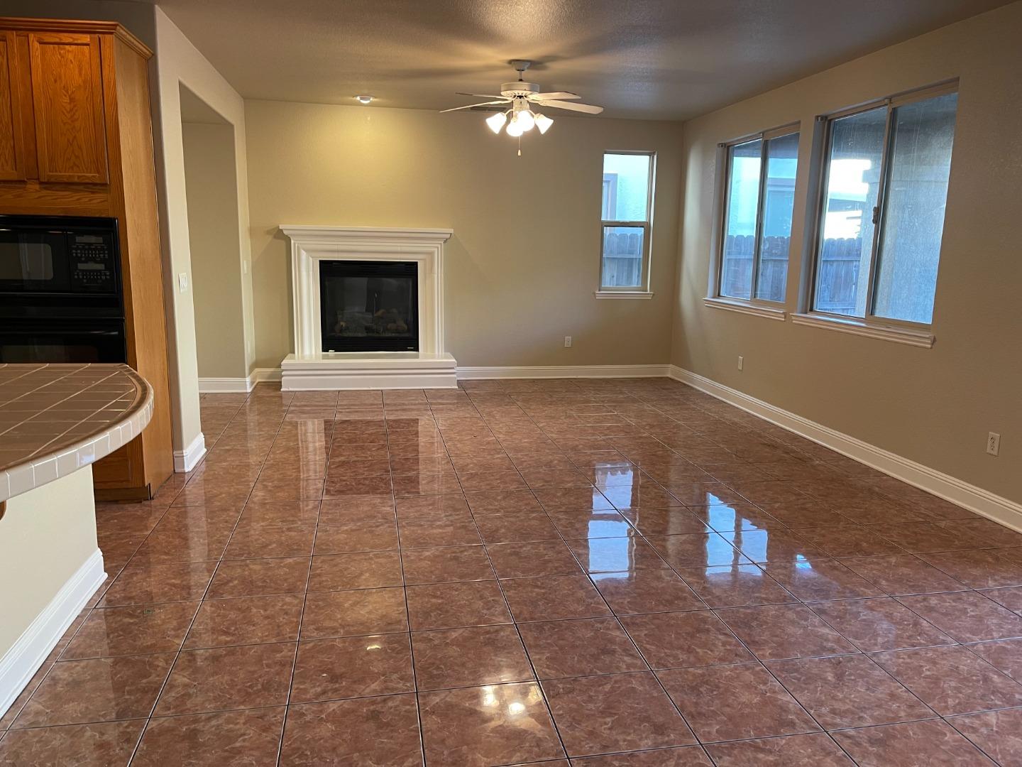 Detail Gallery Image 6 of 13 For 8747 Gessnger Dr, Elk Grove,  CA 95624 - 4 Beds | 3 Baths