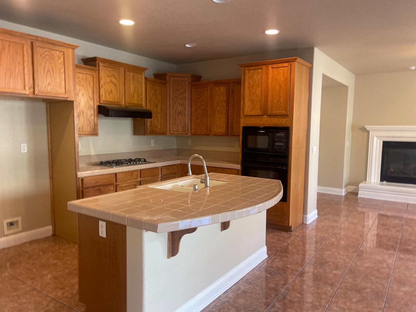 Detail Gallery Image 8 of 13 For 8747 Gessnger Dr, Elk Grove,  CA 95624 - 4 Beds | 3 Baths