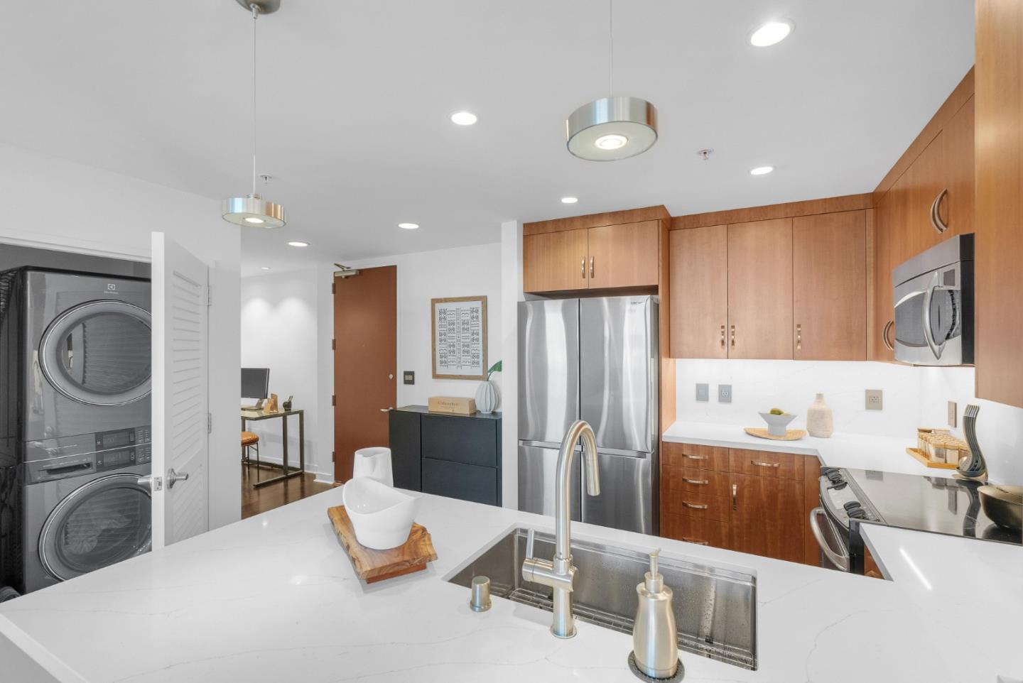 Detail Gallery Image 2 of 34 For 38 N Almaden Blvd #1413,  San Jose,  CA 95110 - 1 Beds | 1 Baths