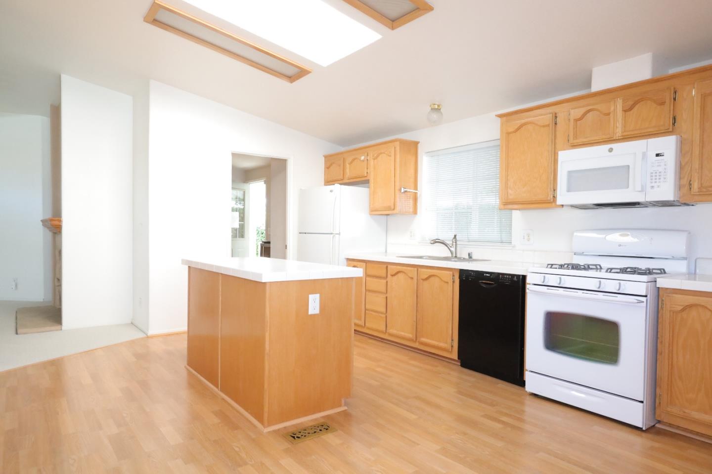 Detail Gallery Image 18 of 51 For 1085 Tasman Dr #225,  Sunnyvale,  CA 94089 - 3 Beds | 2 Baths