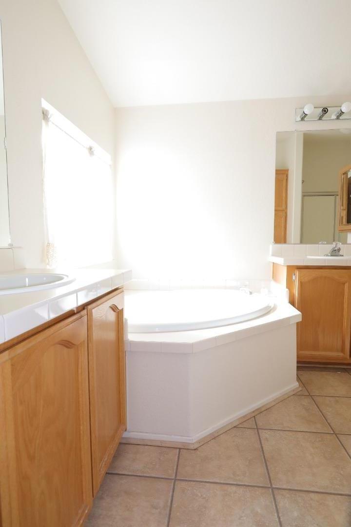 Detail Gallery Image 5 of 51 For 1085 Tasman Dr #225,  Sunnyvale,  CA 94089 - 3 Beds | 2 Baths