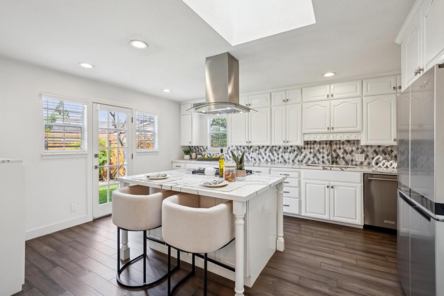 Detail Gallery Image 8 of 25 For 14600 Wyrick Ave, San Jose,  CA 95124 - 3 Beds | 2 Baths