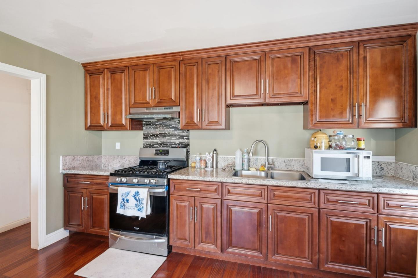 Detail Gallery Image 12 of 42 For 36 Pine St, Salinas,  CA 93901 - 5 Beds | 4 Baths