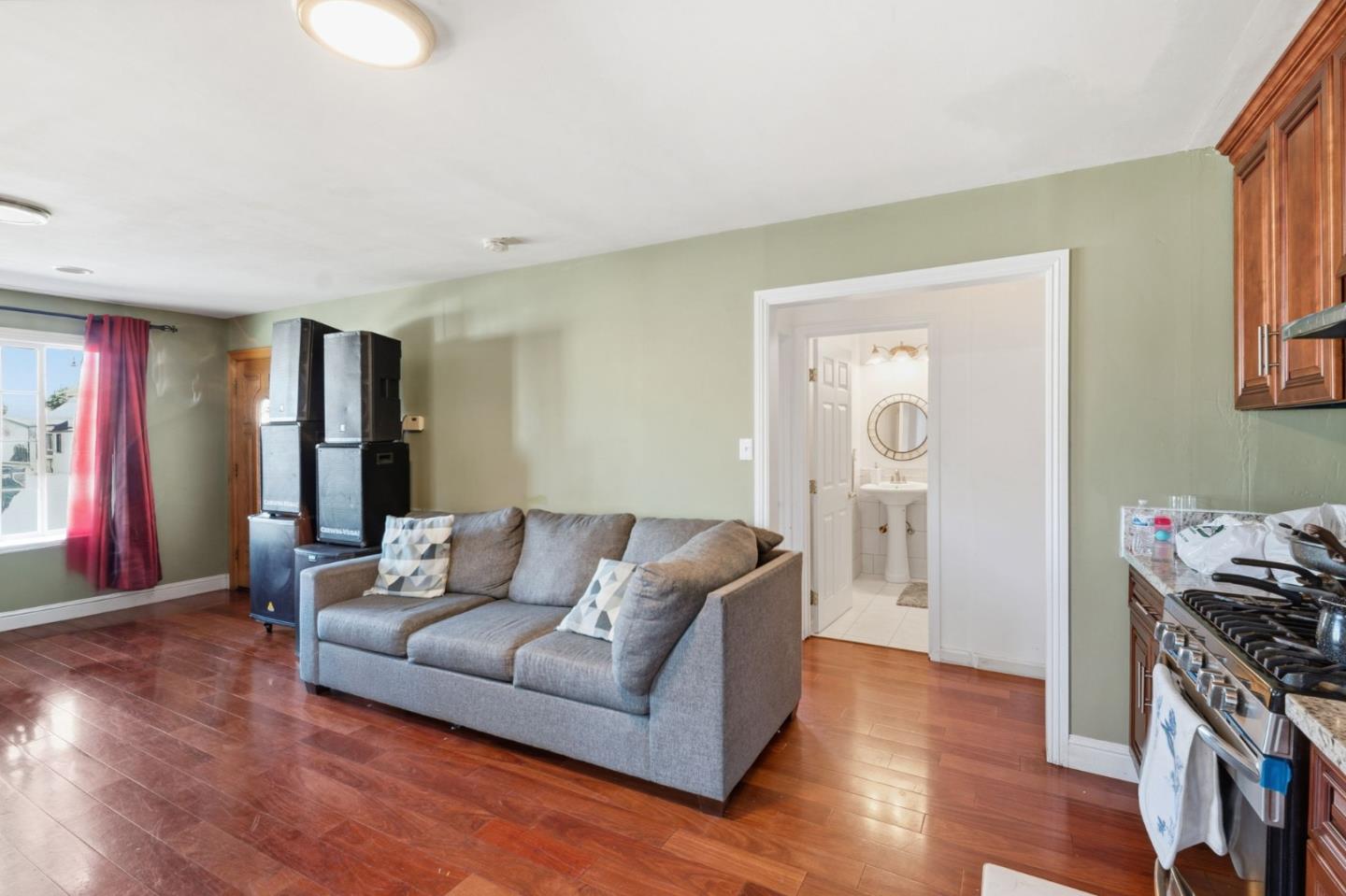 Detail Gallery Image 13 of 42 For 36 Pine St, Salinas,  CA 93901 - 5 Beds | 4 Baths