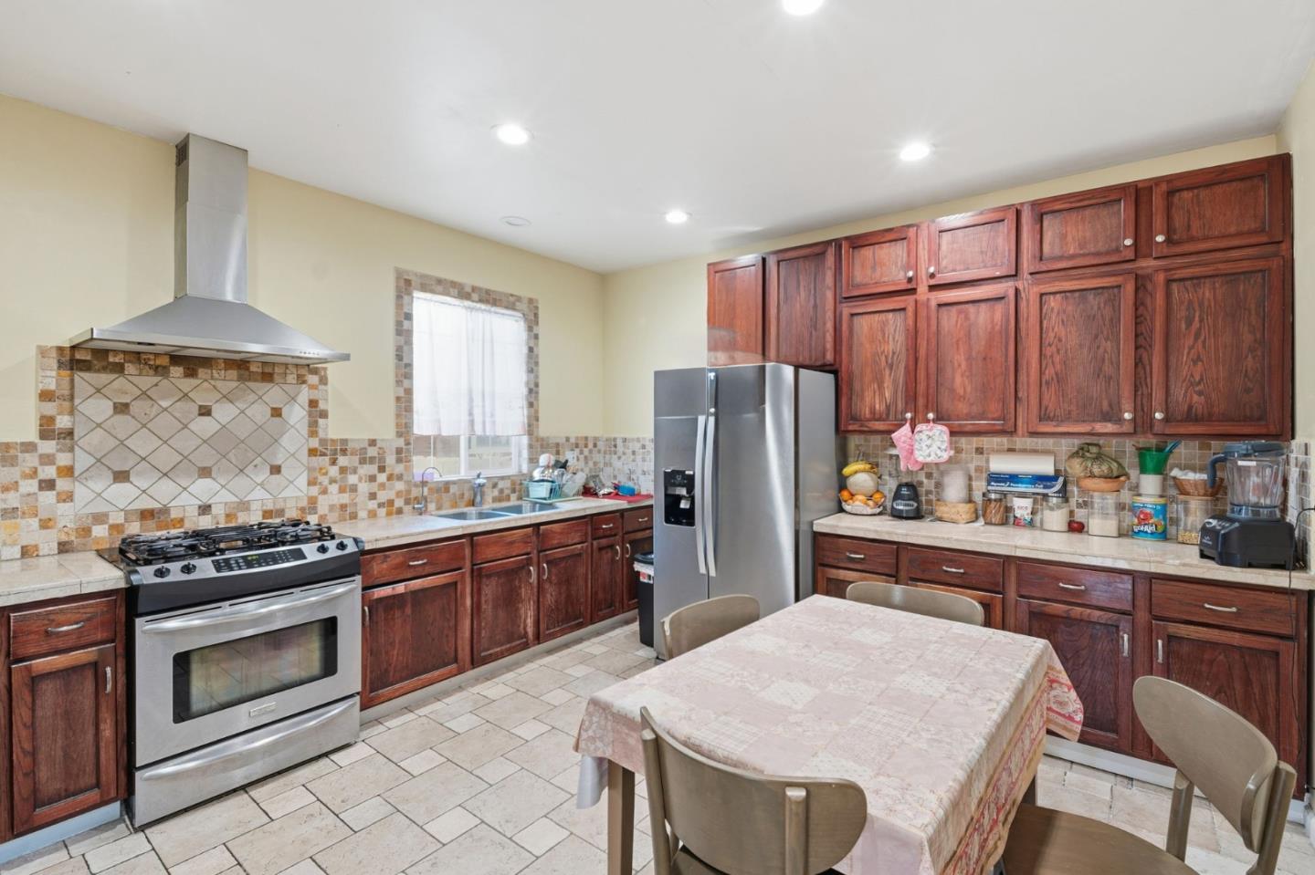 Detail Gallery Image 21 of 42 For 36 Pine St, Salinas,  CA 93901 - 5 Beds | 4 Baths