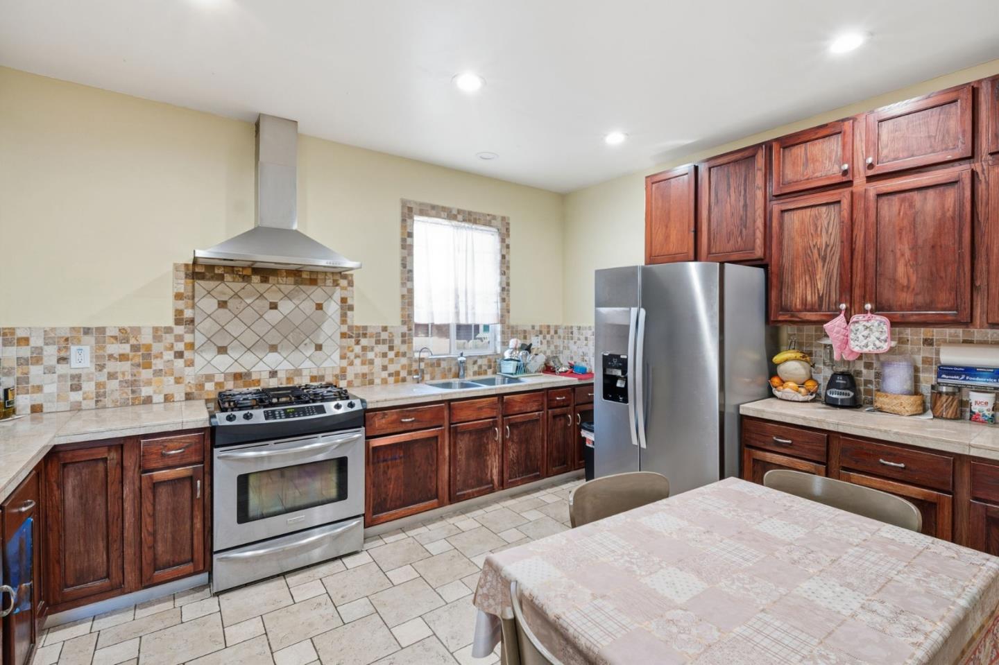 Detail Gallery Image 22 of 42 For 36 Pine St, Salinas,  CA 93901 - 5 Beds | 4 Baths