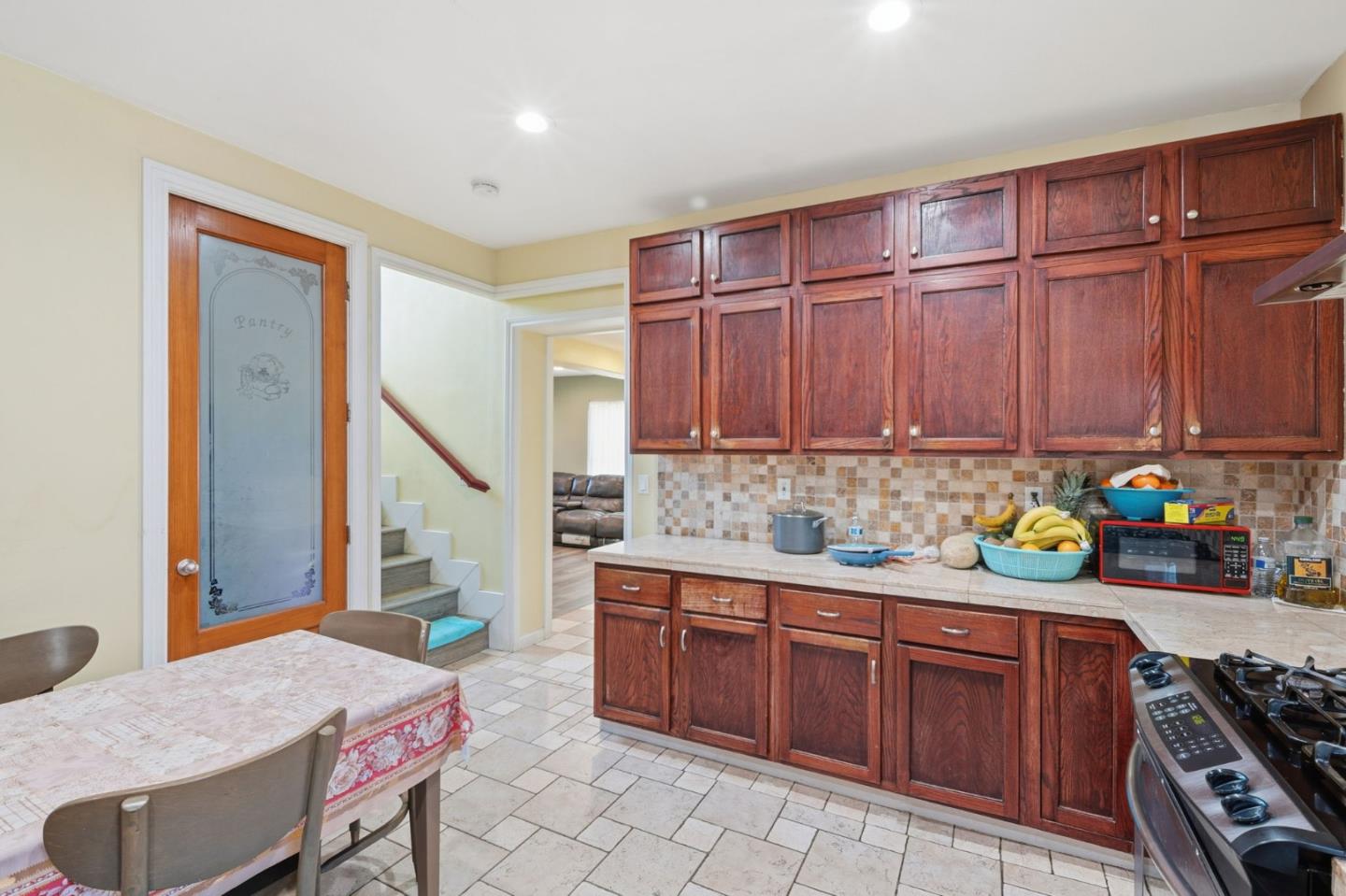 Detail Gallery Image 24 of 42 For 36 Pine St, Salinas,  CA 93901 - 5 Beds | 4 Baths