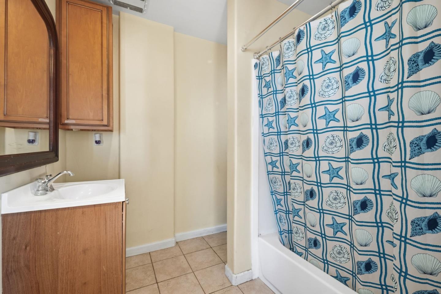 Detail Gallery Image 27 of 42 For 36 Pine St, Salinas,  CA 93901 - 5 Beds | 4 Baths