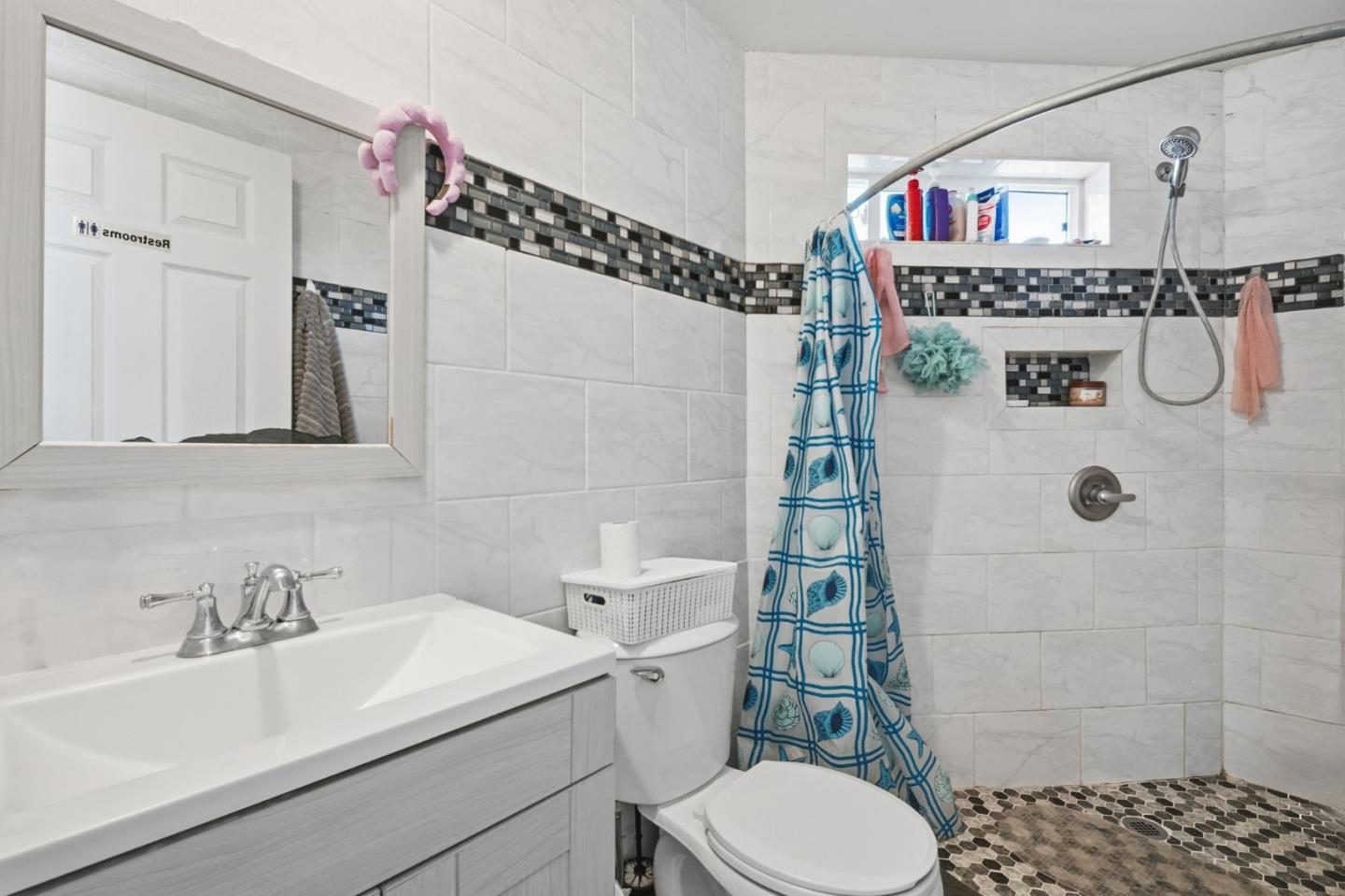 Detail Gallery Image 33 of 42 For 36 Pine St, Salinas,  CA 93901 - 5 Beds | 4 Baths