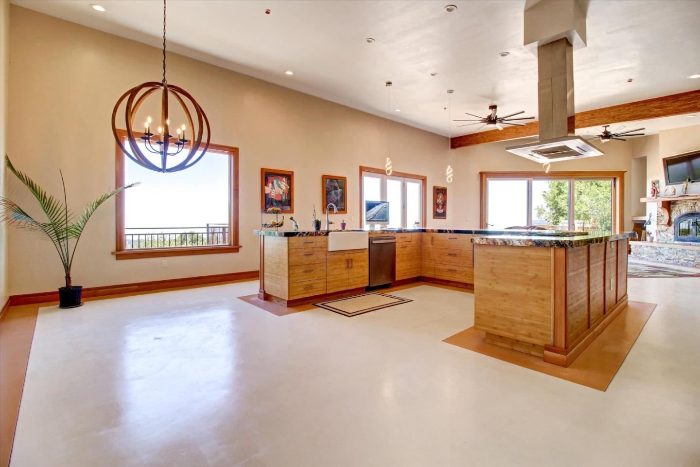 Detail Gallery Image 4 of 29 For 30005 Summit Rd, Los Gatos,  CA 95033 - 3 Beds | 2 Baths