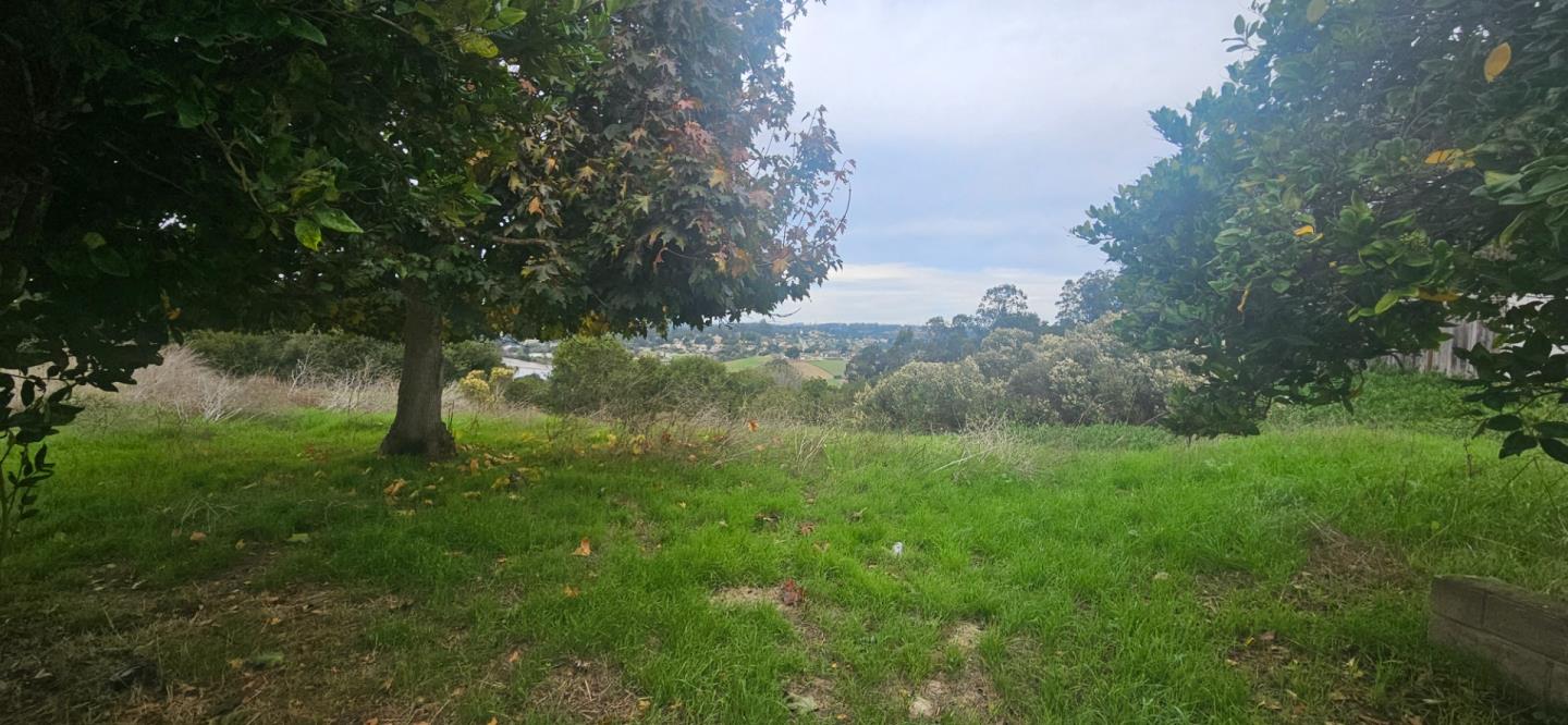 Detail Gallery Image 3 of 4 For 17925 Damian Way, Salinas,  CA 93907 - 3 Beds | 2 Baths