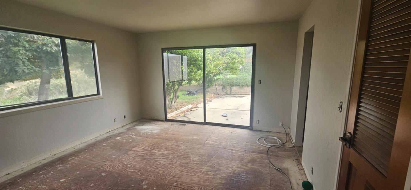 Detail Gallery Image 4 of 4 For 17925 Damian Way, Salinas,  CA 93907 - 3 Beds | 2 Baths