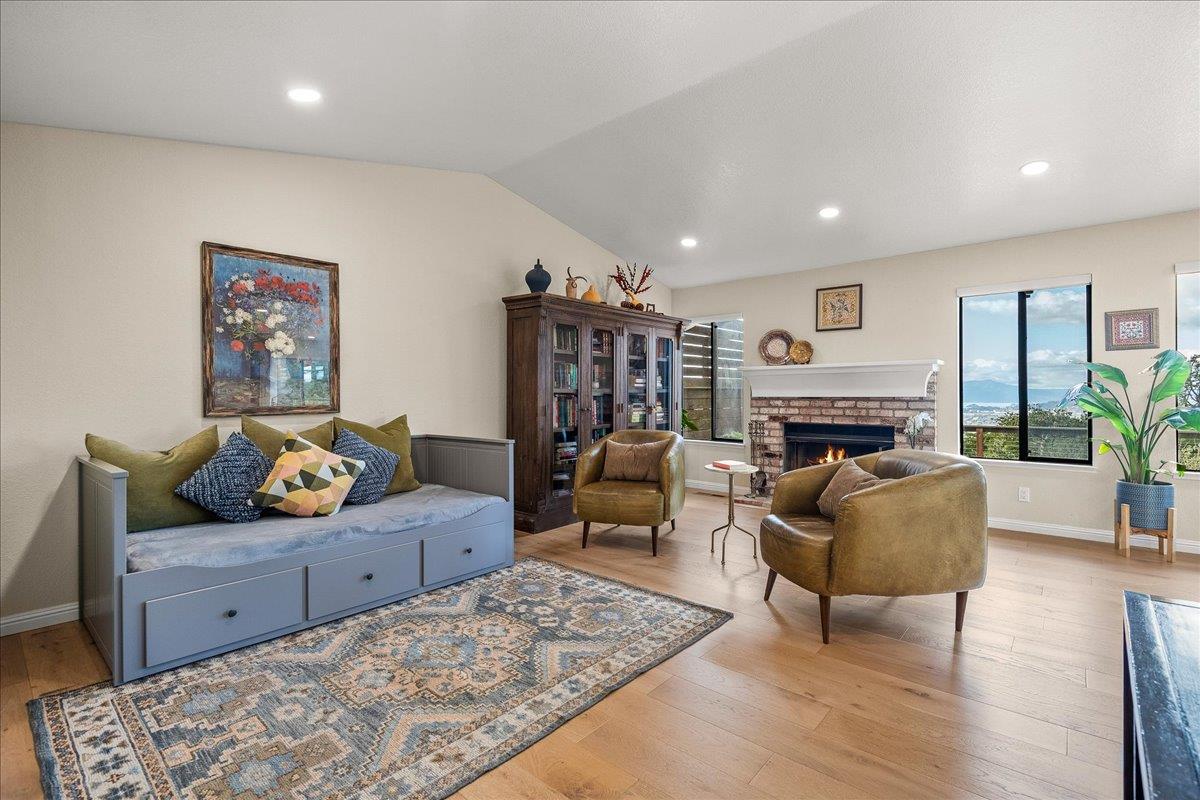 Detail Gallery Image 3 of 27 For 2225 Pinehurst Way, El Cerrito,  CA 94530 - 3 Beds | 2 Baths