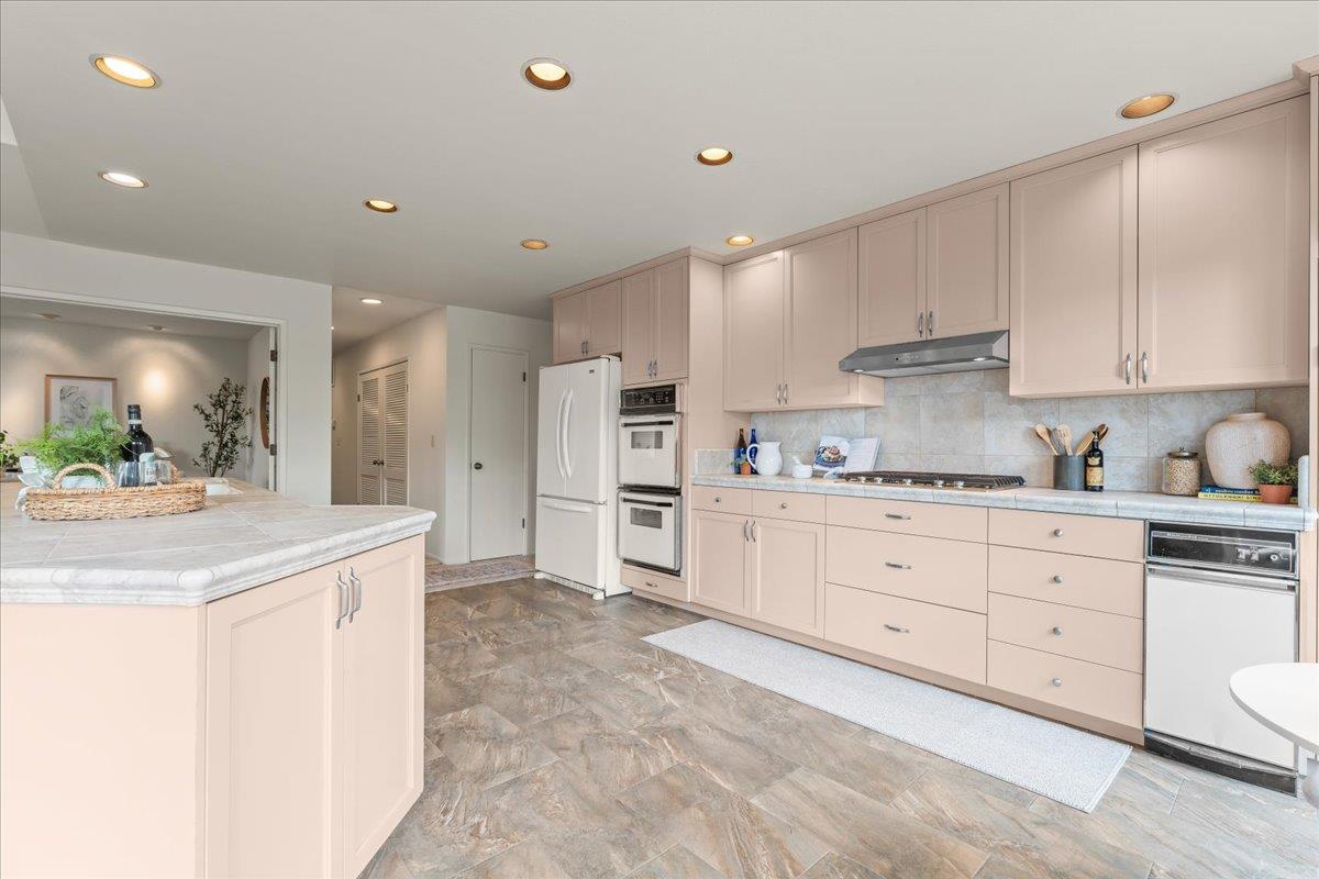 Detail Gallery Image 14 of 42 For 21 Crest Ln, La Selva Beach,  CA 95076 - 4 Beds | 3 Baths