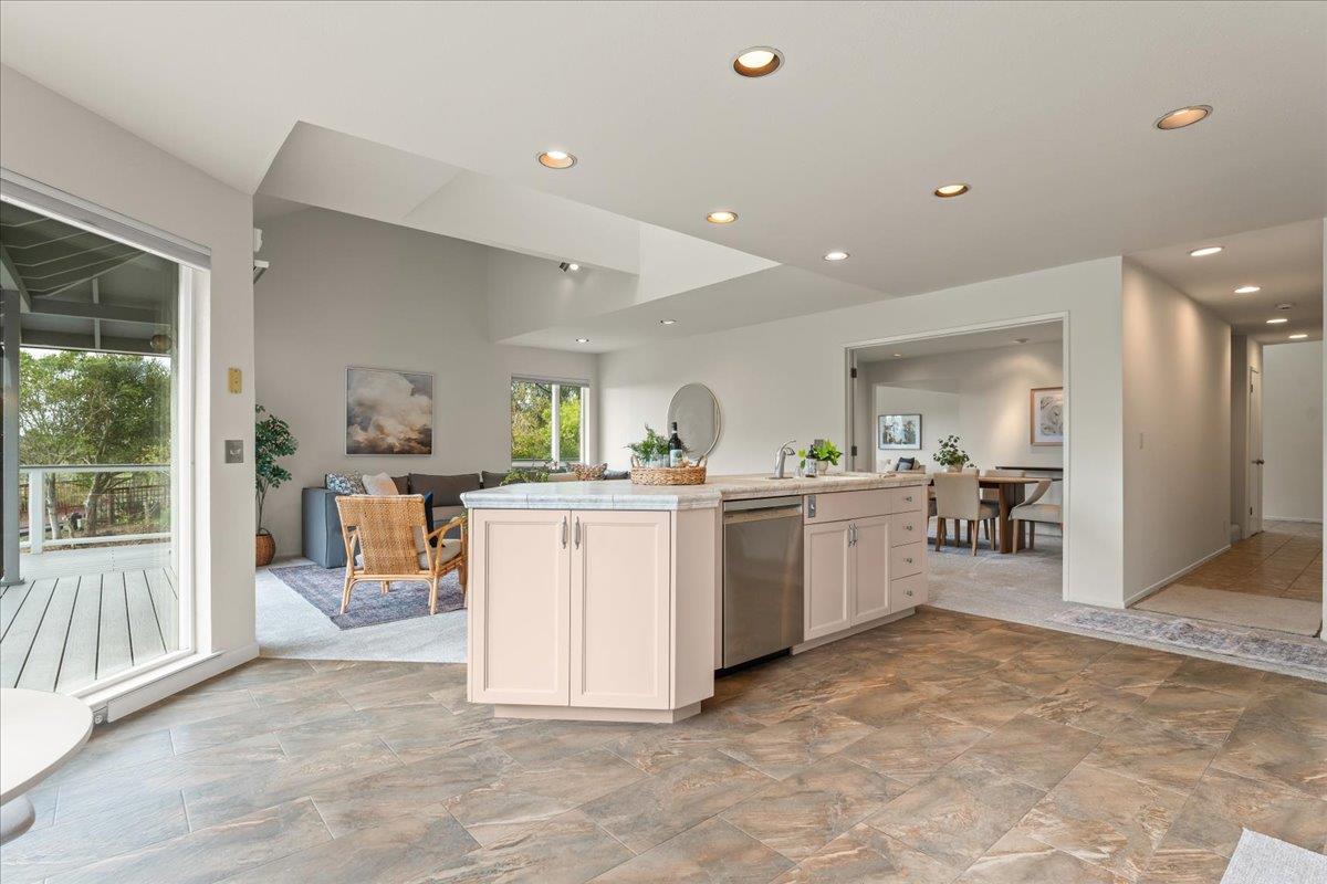 Detail Gallery Image 16 of 42 For 21 Crest Ln, La Selva Beach,  CA 95076 - 4 Beds | 3 Baths