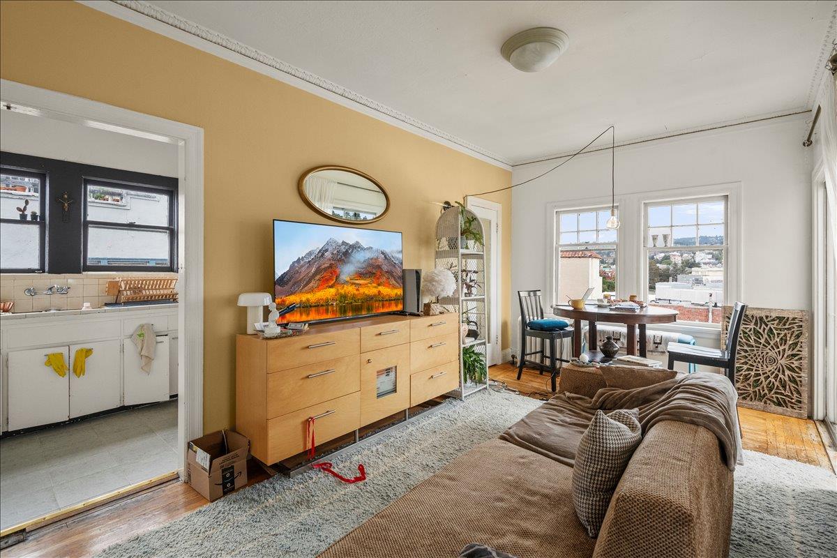 Detail Gallery Image 5 of 18 For 570 Grand Ave, Oakland,  CA 94610 - – Beds | – Baths