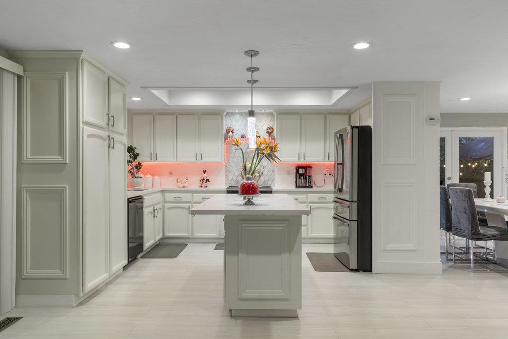 Detail Gallery Image 16 of 75 For 16761 Dry Creek Ct, Morgan Hill,  CA 95037 - 4 Beds | 2/1 Baths