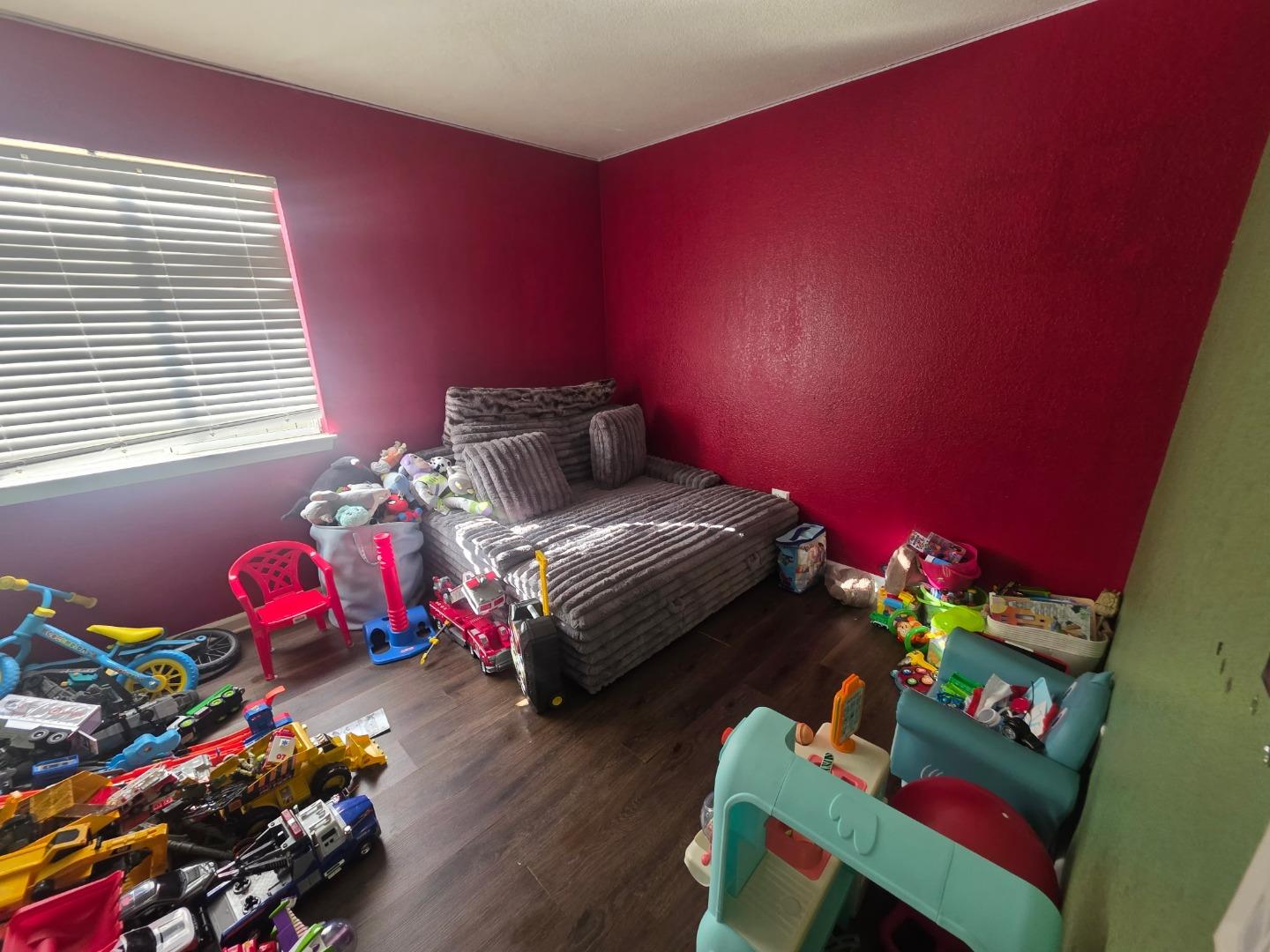 Detail Gallery Image 4 of 9 For 5761 Caribbean Cir, Stockton,  CA 95210 - 3 Beds | 2 Baths