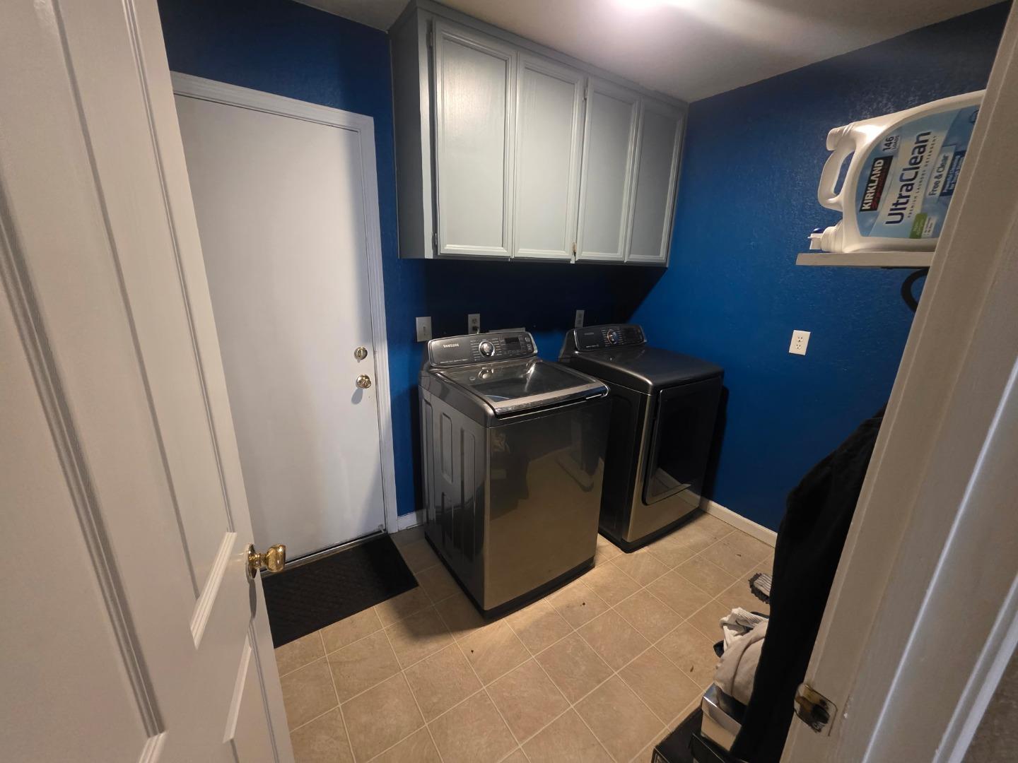 Detail Gallery Image 6 of 9 For 5761 Caribbean Cir, Stockton,  CA 95210 - 3 Beds | 2 Baths