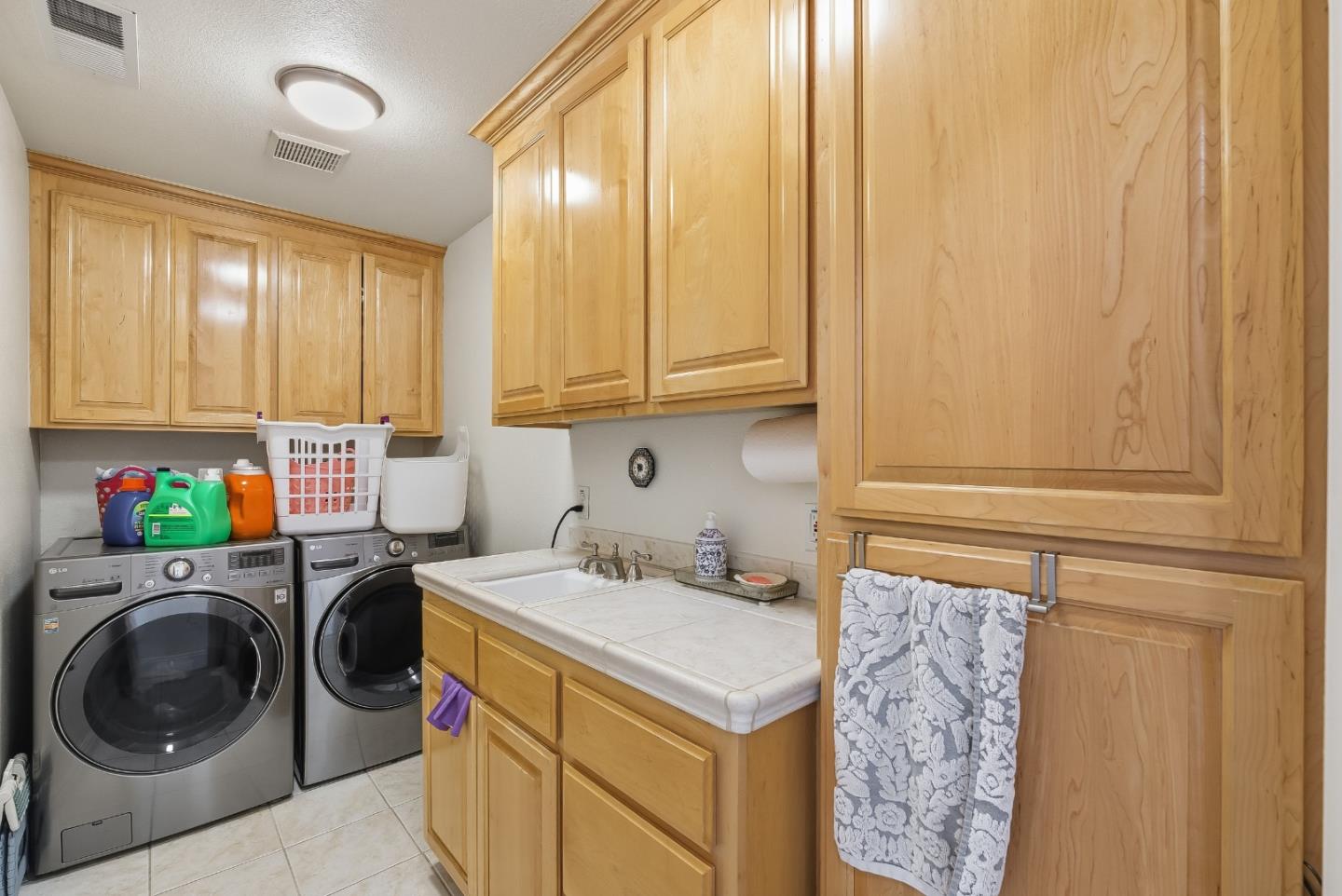 Detail Gallery Image 13 of 18 For 3685 Calvin Ave, San Jose,  CA 95124 - 4 Beds | 2/1 Baths