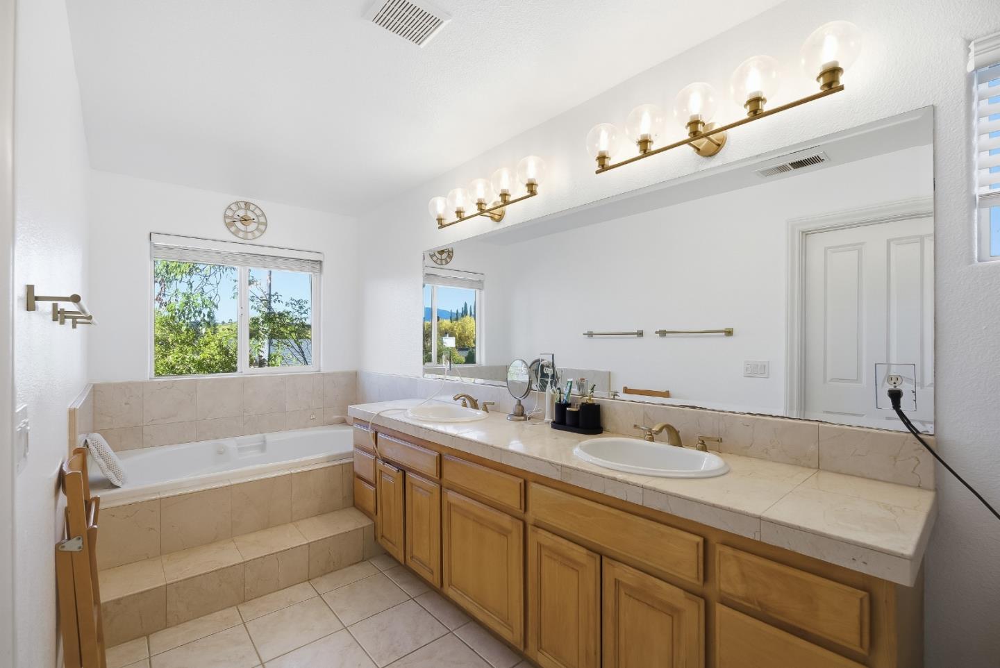 Detail Gallery Image 14 of 18 For 3685 Calvin Ave, San Jose,  CA 95124 - 4 Beds | 2/1 Baths