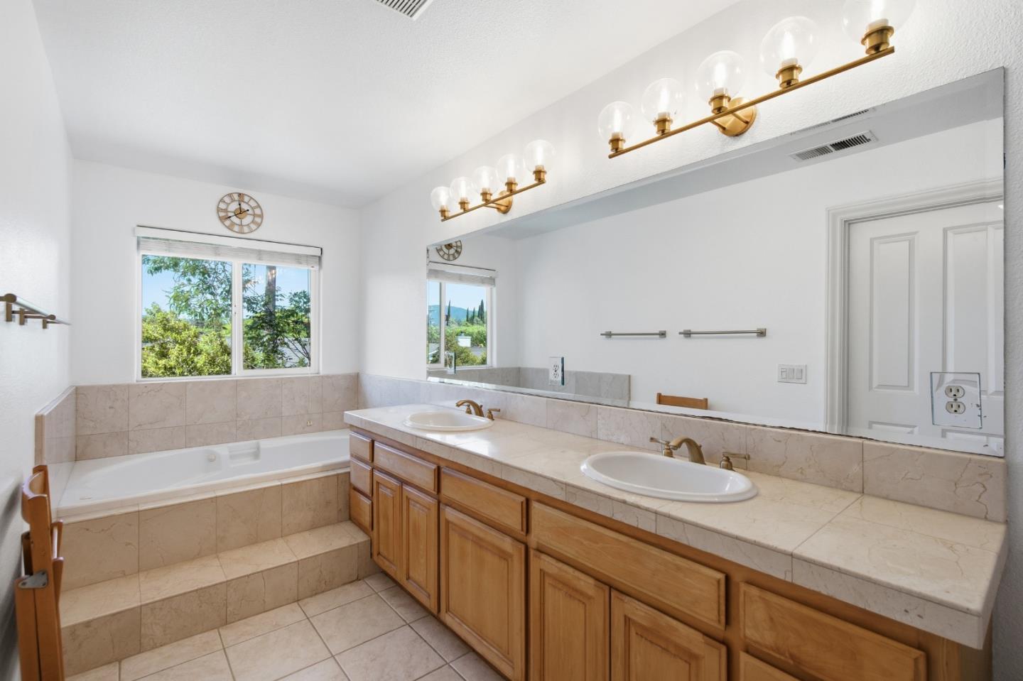 Detail Gallery Image 23 of 45 For 3685 Calvin Ave, San Jose,  CA 95124 - 4 Beds | 2/1 Baths