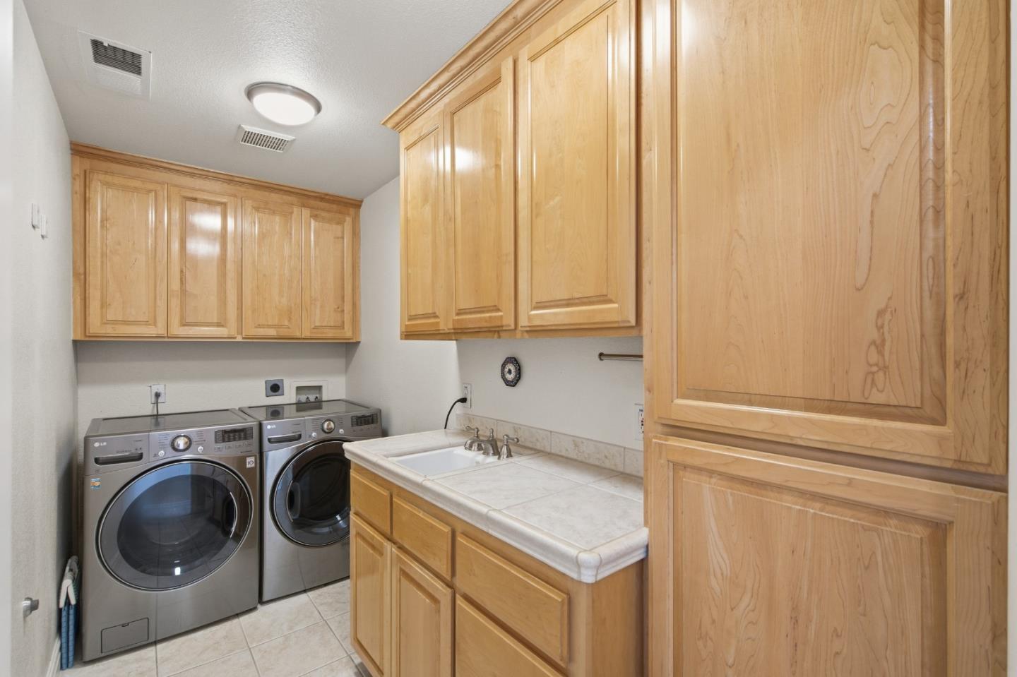 Detail Gallery Image 26 of 45 For 3685 Calvin Ave, San Jose,  CA 95124 - 4 Beds | 2/1 Baths