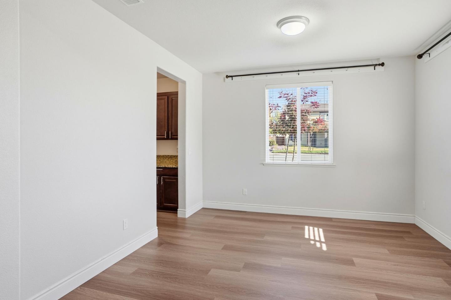 Detail Gallery Image 4 of 24 For 665 Molera Ave, Soledad,  CA 93960 - 6 Beds | 2/1 Baths