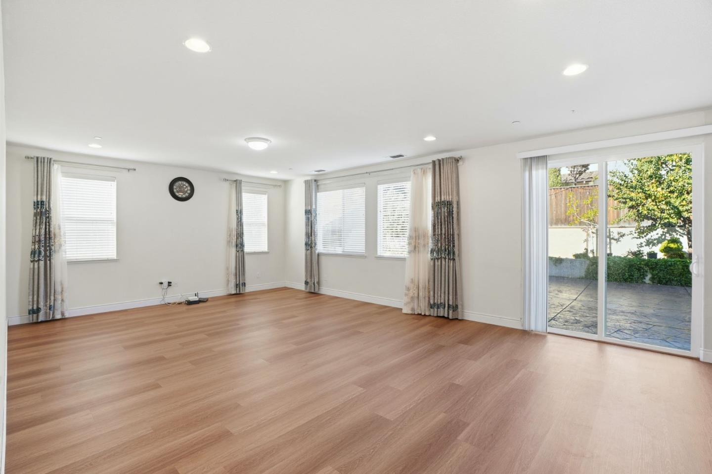 Detail Gallery Image 9 of 24 For 665 Molera Ave, Soledad,  CA 93960 - 6 Beds | 2/1 Baths