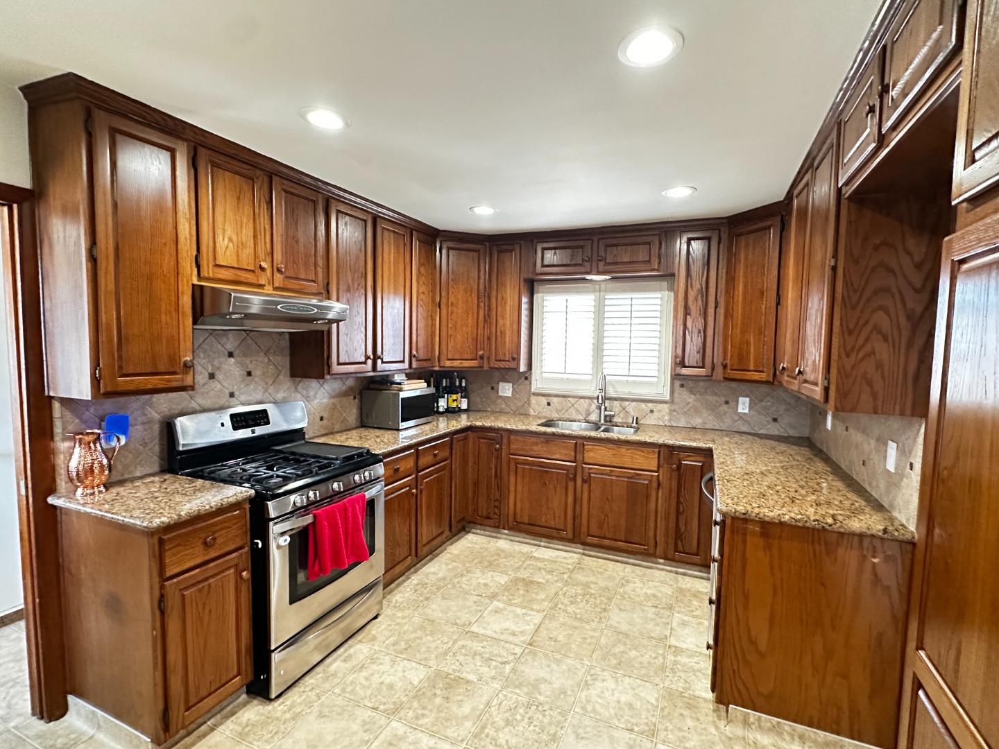 Detail Gallery Image 6 of 33 For 87 Beverly Dr, Watsonville,  CA 95076 - 3 Beds | 2 Baths