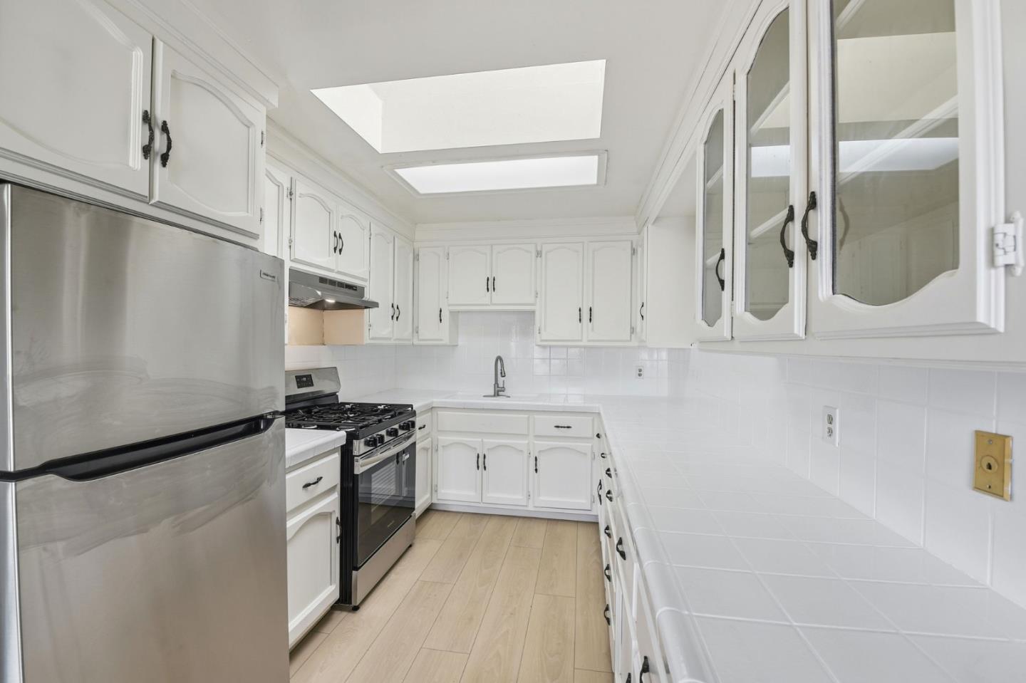 Detail Gallery Image 8 of 30 For 501 Lochridge Dr, San Jose,  CA 95133 - 4 Beds | 2 Baths