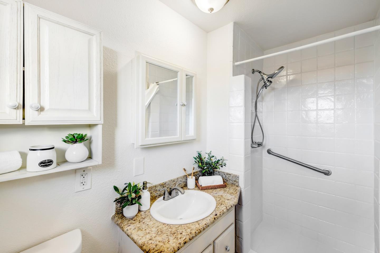 Detail Gallery Image 9 of 16 For 1809 Soto St, Seaside,  CA 93955 - 4 Beds | 2 Baths