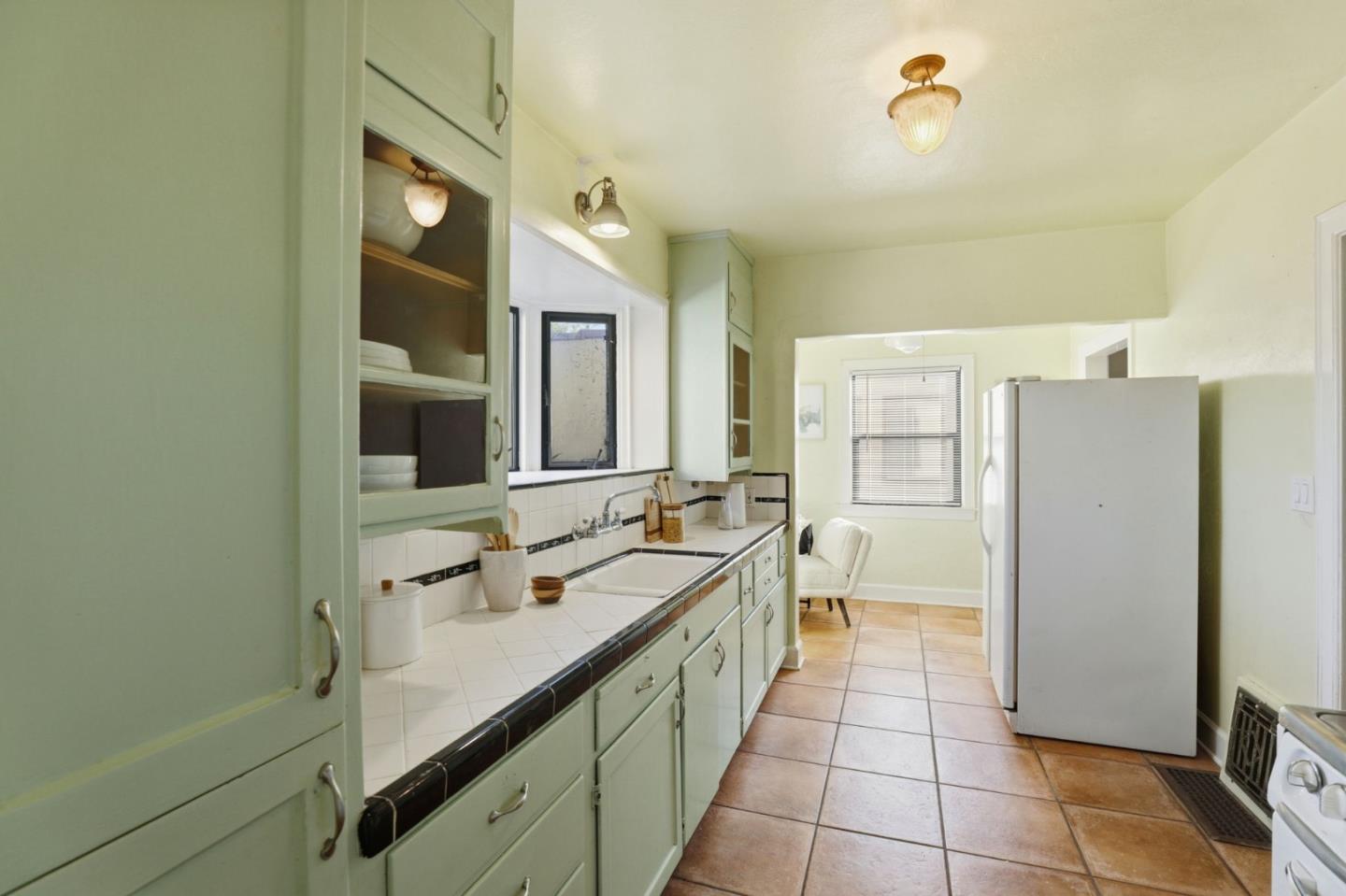 Detail Gallery Image 13 of 36 For 16 Orange Dr, Salinas,  CA 93901 - 2 Beds | 2 Baths