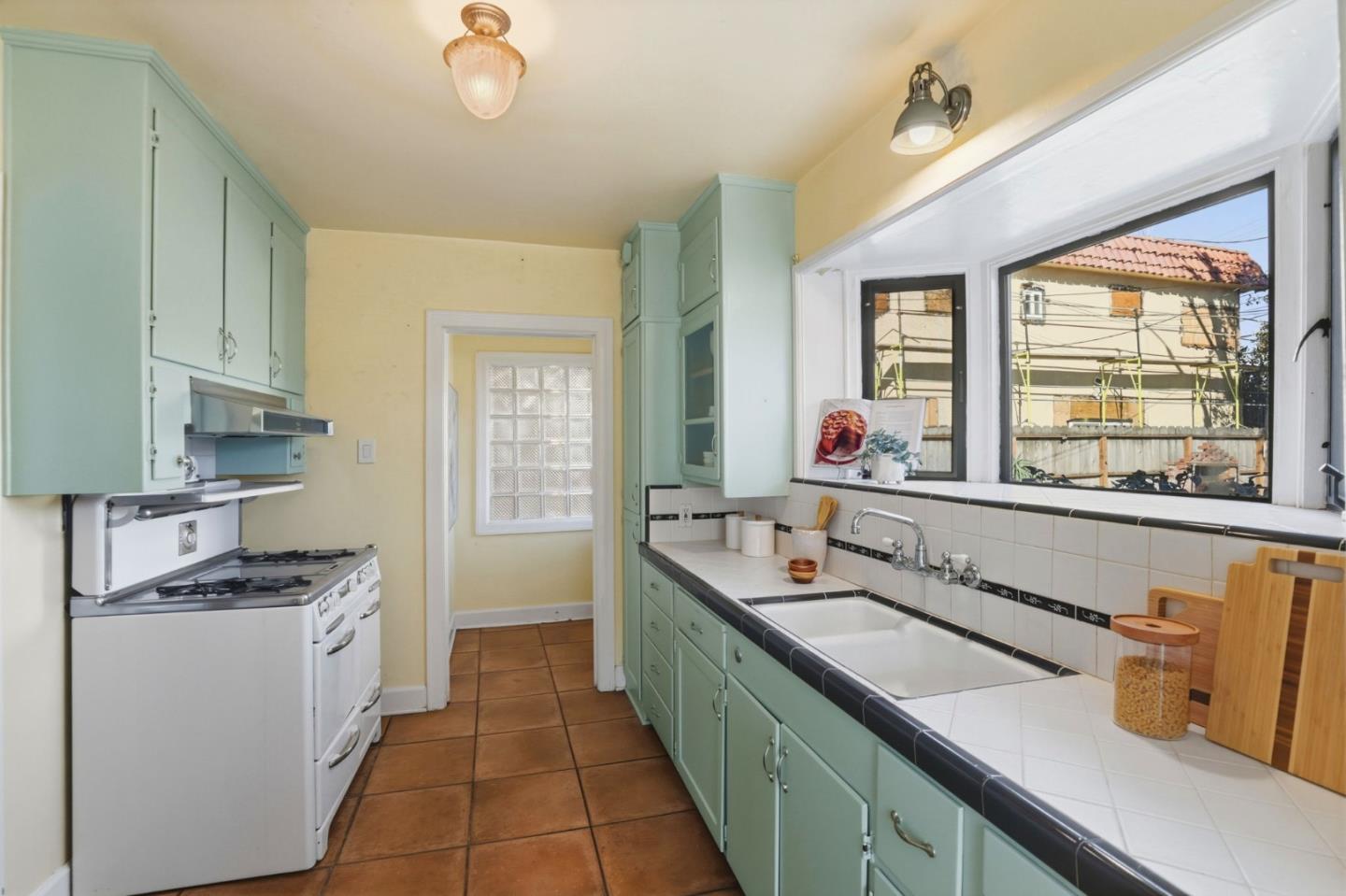 Detail Gallery Image 14 of 36 For 16 Orange Dr, Salinas,  CA 93901 - 2 Beds | 2 Baths