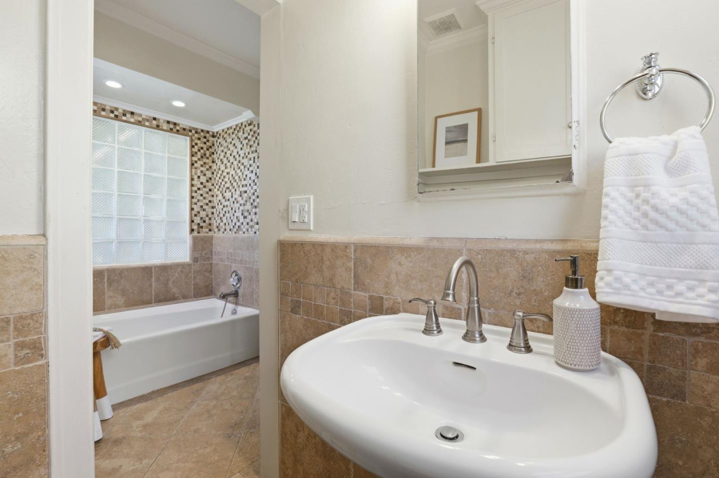 Detail Gallery Image 26 of 36 For 16 Orange Dr, Salinas,  CA 93901 - 2 Beds | 2 Baths