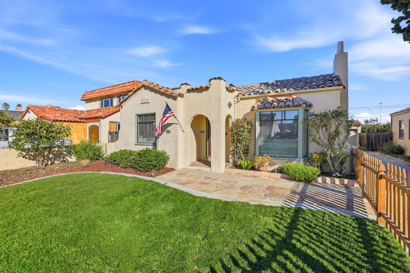 Detail Gallery Image 5 of 36 For 16 Orange Dr, Salinas,  CA 93901 - 2 Beds | 2 Baths