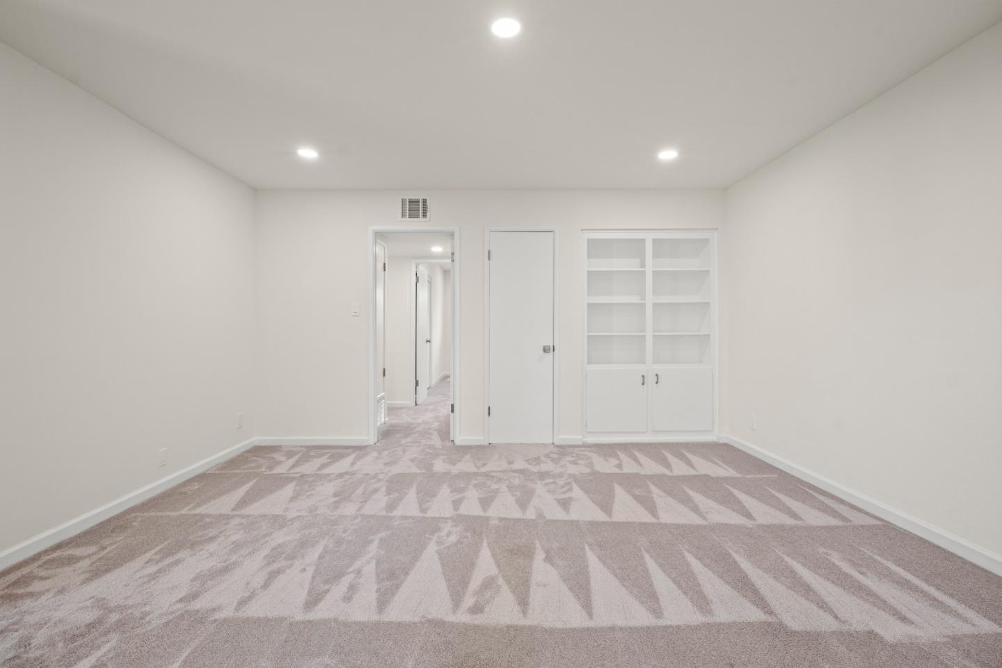 Detail Gallery Image 9 of 19 For 3045 Los Prados St #218,  San Mateo,  CA 94403 - 2 Beds | 2 Baths