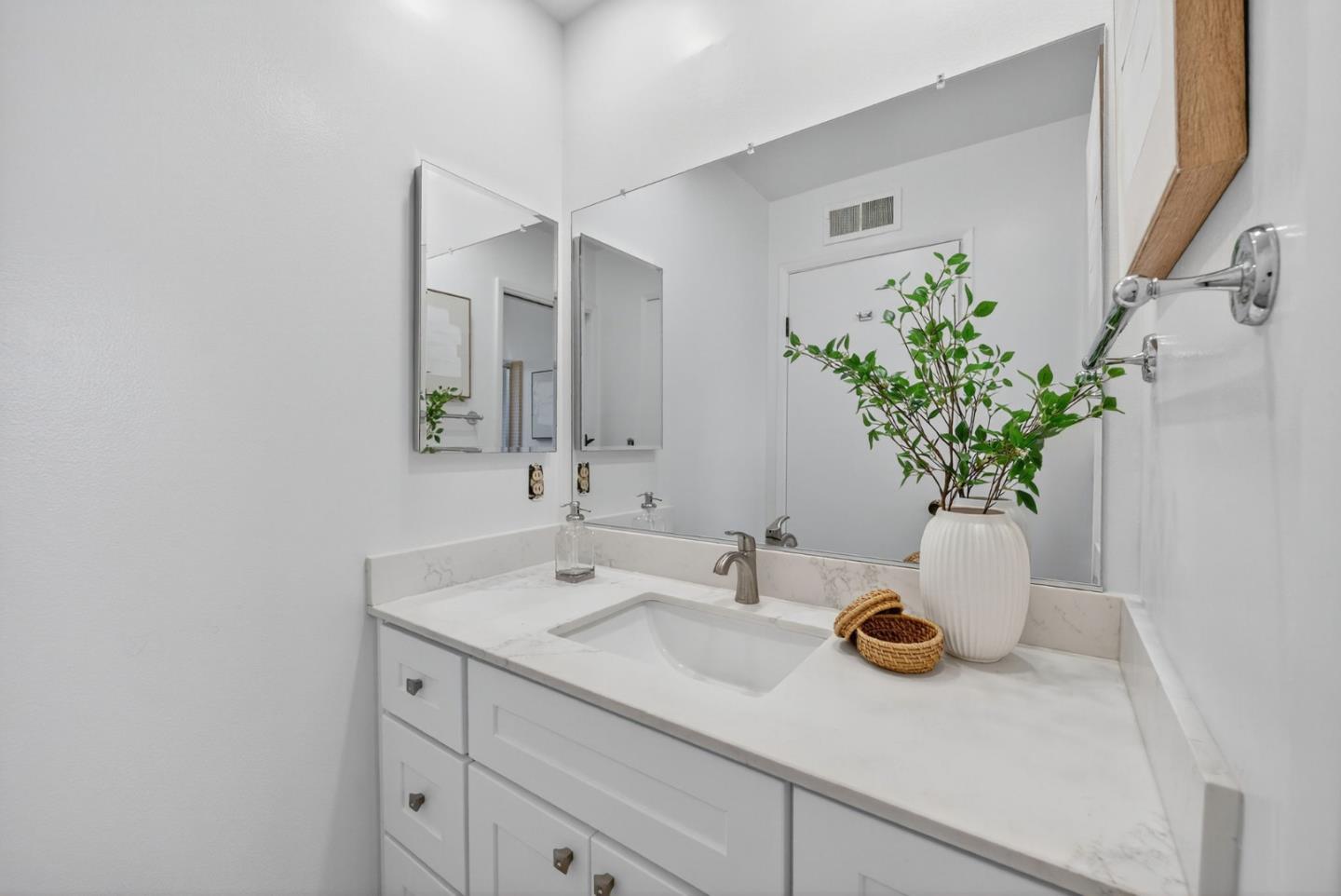 Detail Gallery Image 17 of 21 For 1227 Sargent Dr, Sunnyvale,  CA 94087 - 3 Beds | 2 Baths