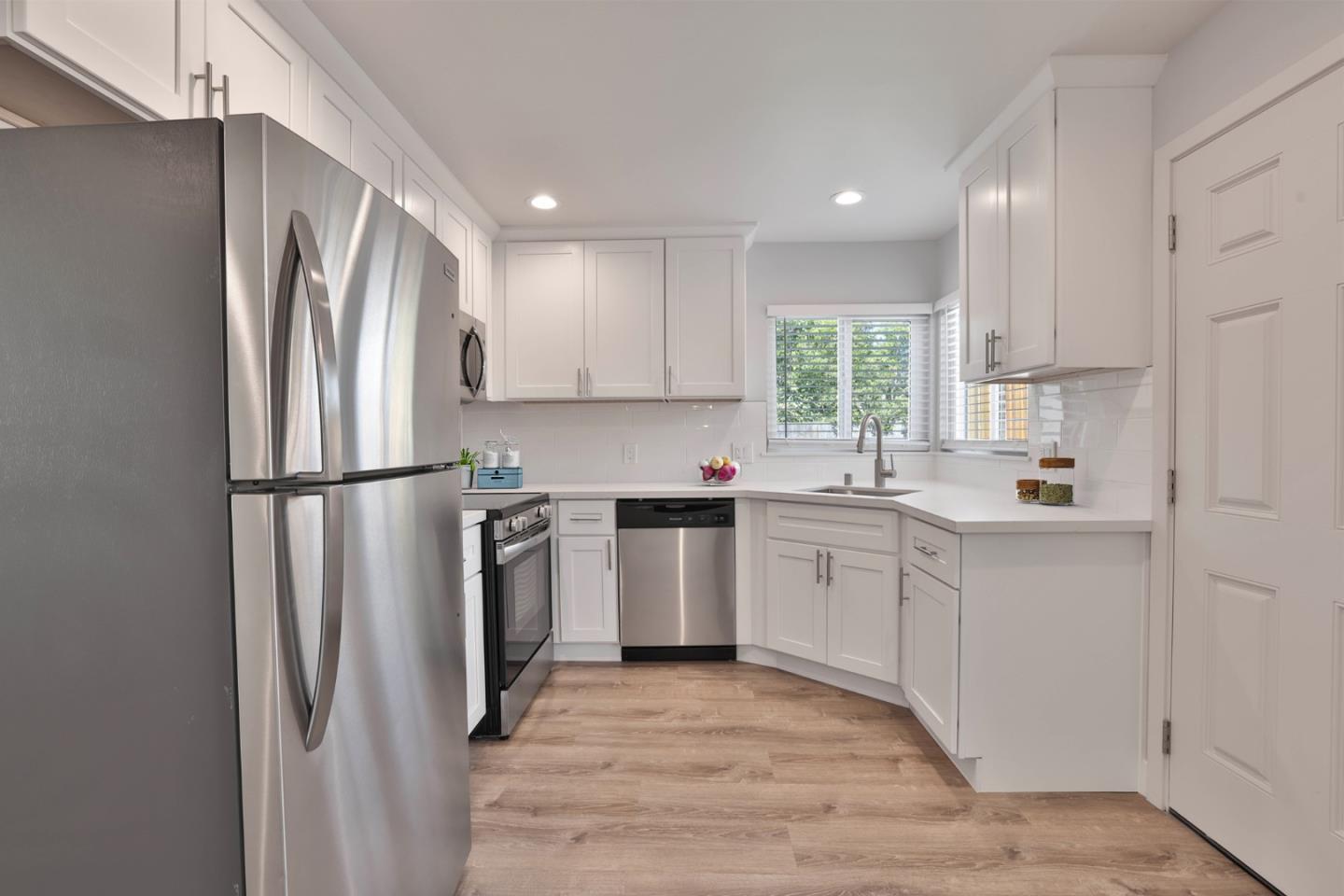 Detail Gallery Image 12 of 14 For 3519 Hoover St, Redwood City,  CA 94063 - – Beds | – Baths