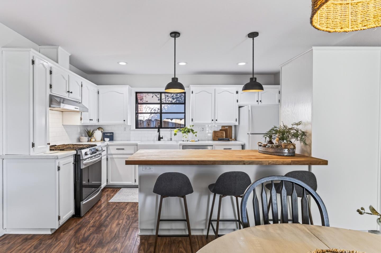 Detail Gallery Image 4 of 26 For 3049 Sunrise Cir, Marina,  CA 93933 - 4 Beds | 2 Baths