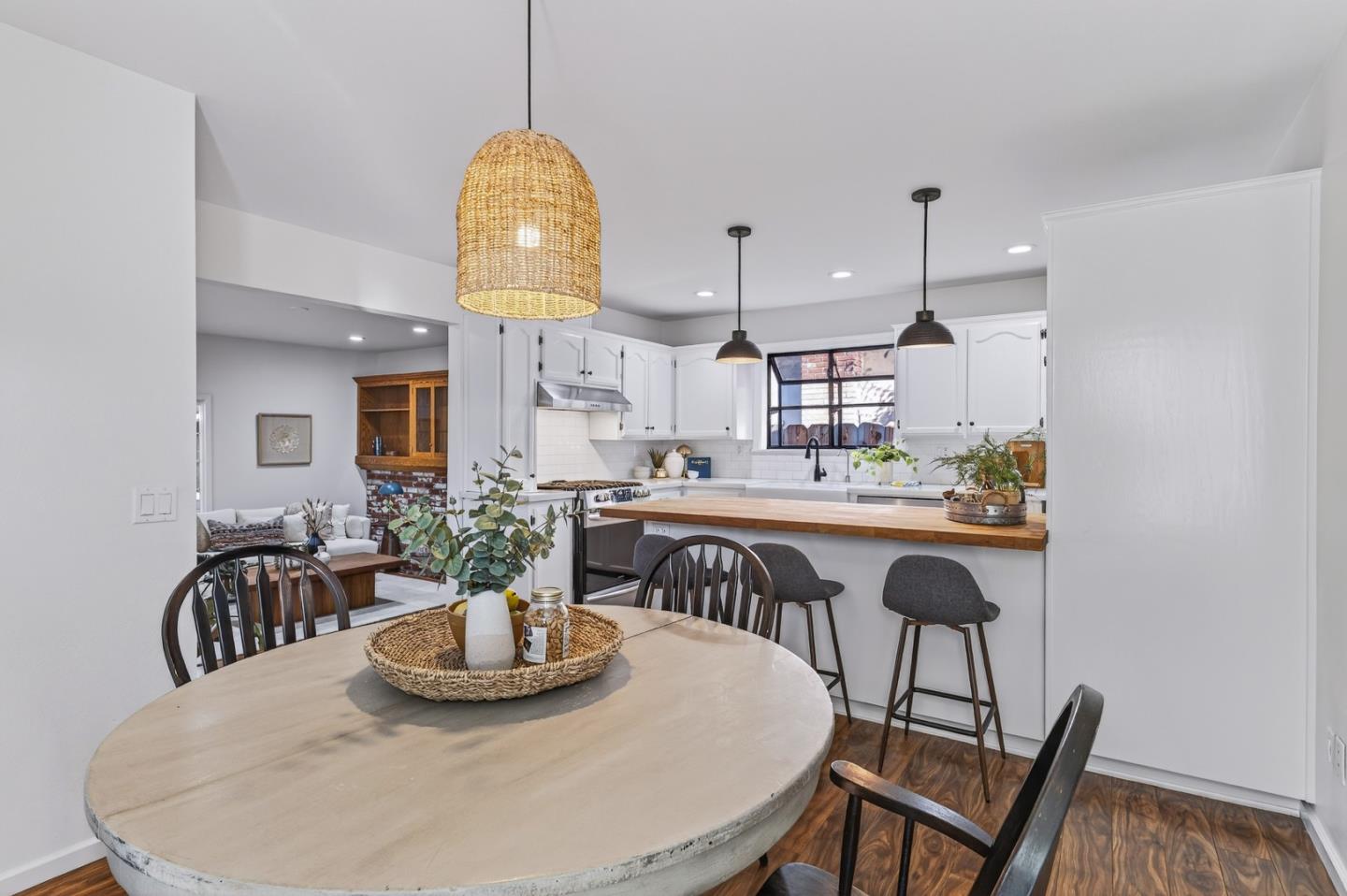 Detail Gallery Image 7 of 26 For 3049 Sunrise Cir, Marina,  CA 93933 - 4 Beds | 2 Baths