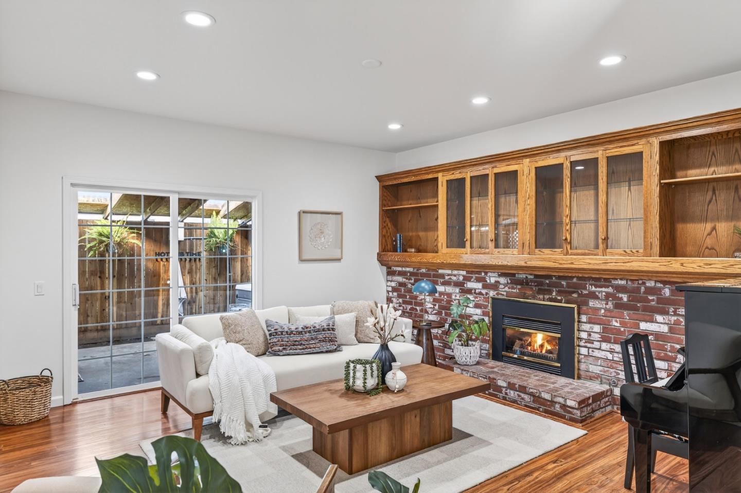 Detail Gallery Image 9 of 26 For 3049 Sunrise Cir, Marina,  CA 93933 - 4 Beds | 2 Baths