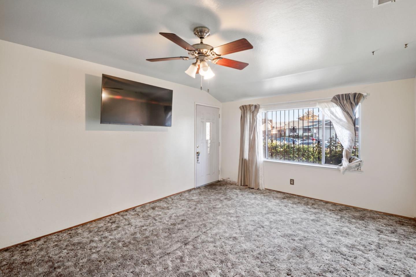 Detail Gallery Image 10 of 28 For 1745 Vista Glen Dr, San Jose,  CA 95122 - 4 Beds | 2 Baths