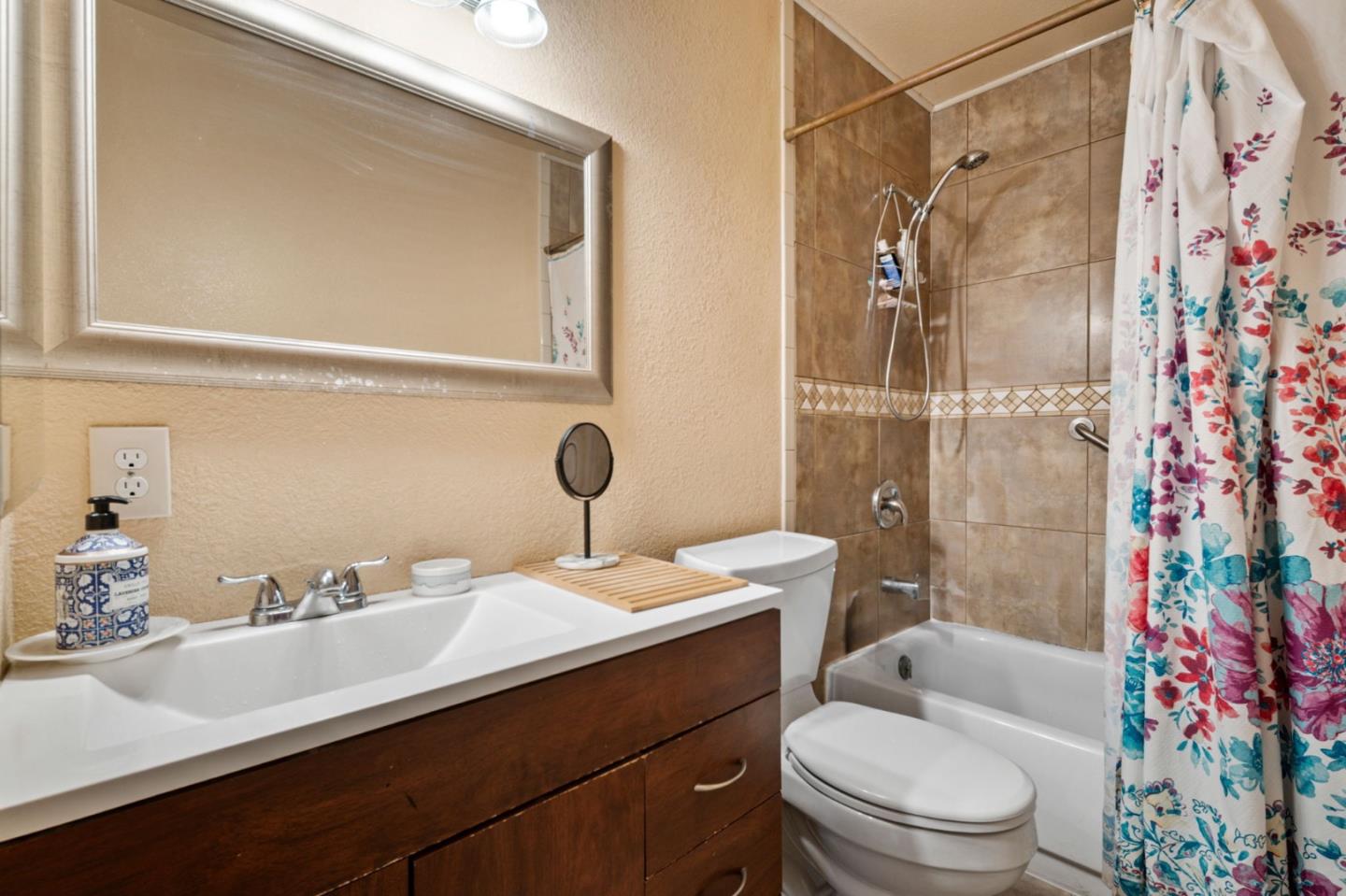 Detail Gallery Image 9 of 28 For 1745 Vista Glen Dr, San Jose,  CA 95122 - 4 Beds | 2 Baths