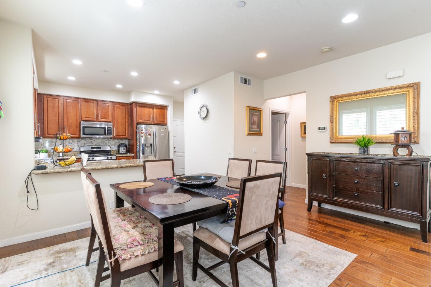 Detail Gallery Image 13 of 35 For 2789 Lavender Ter, San Jose,  CA 95111 - 3 Beds | 2/1 Baths