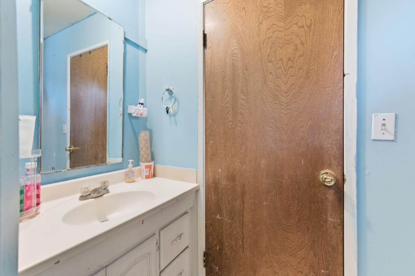 Detail Gallery Image 11 of 14 For 361 N 10th St, San Jose,  CA 95112 - 5 Beds | 3 Baths