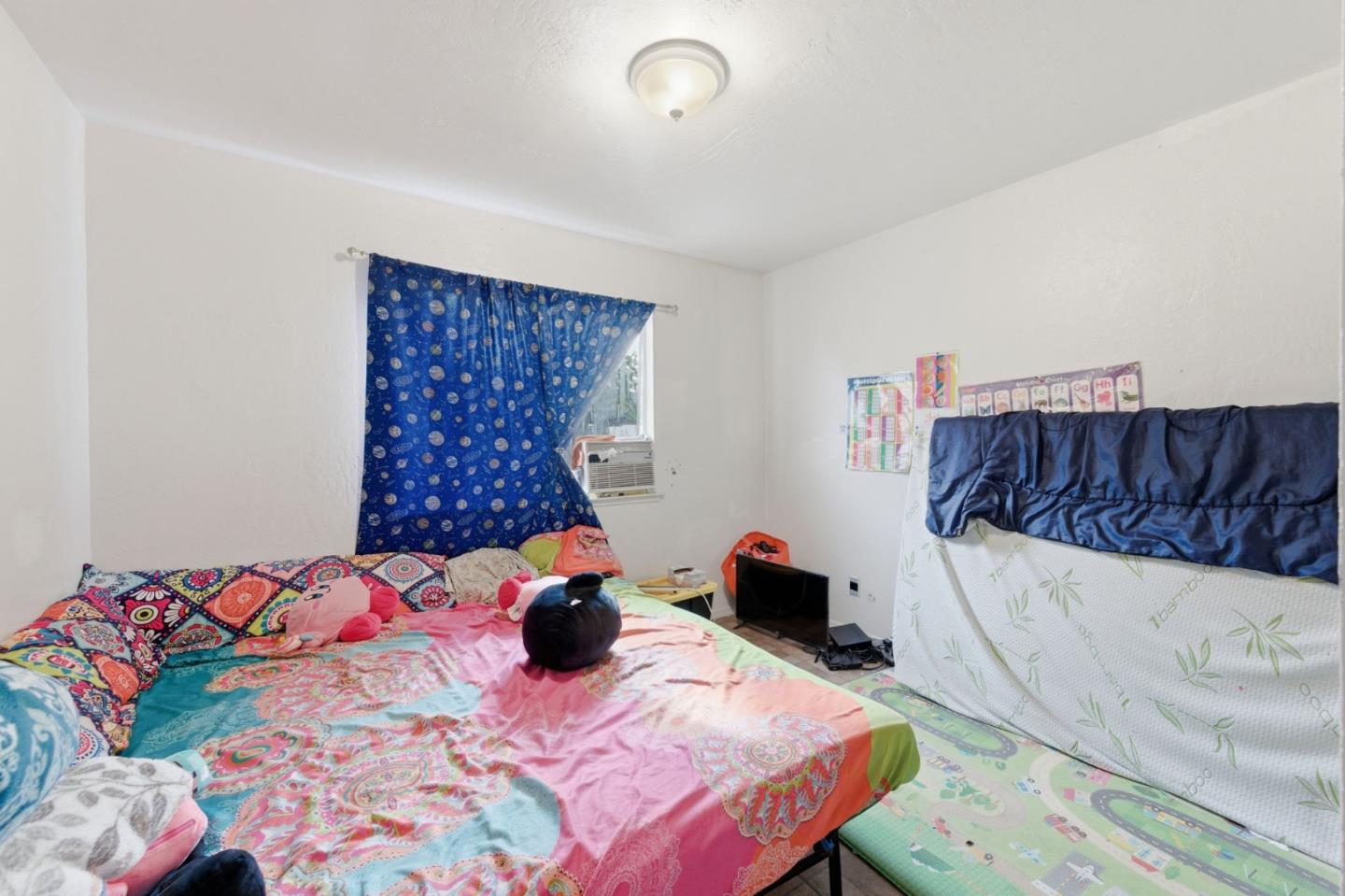 Detail Gallery Image 4 of 14 For 361 N 10th St, San Jose,  CA 95112 - 5 Beds | 3 Baths